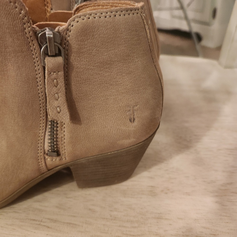 Frye Judith Double Zip Tan Leather Pointed Toe Ankle Boots Size 7M - Picture 6 of 14